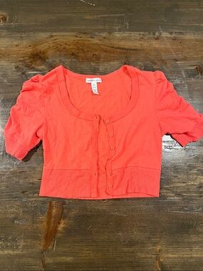 Ambiance Coral Crop Button-Front Scoop Top